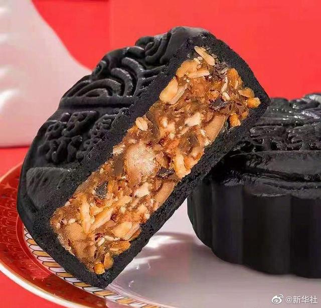 黑色的螺蛳粉月饼你见过吗？网友：等一个吃后感